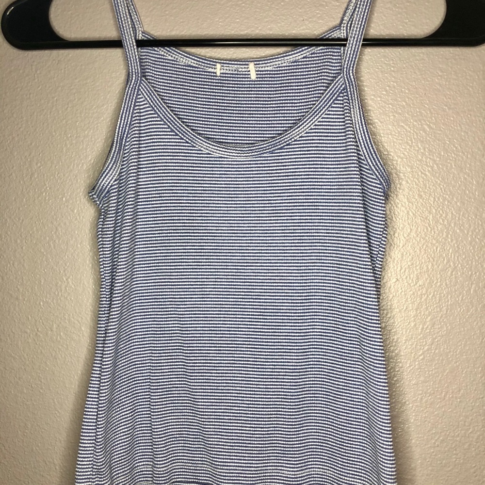 BRANDY MELVILLE CROP TOP
